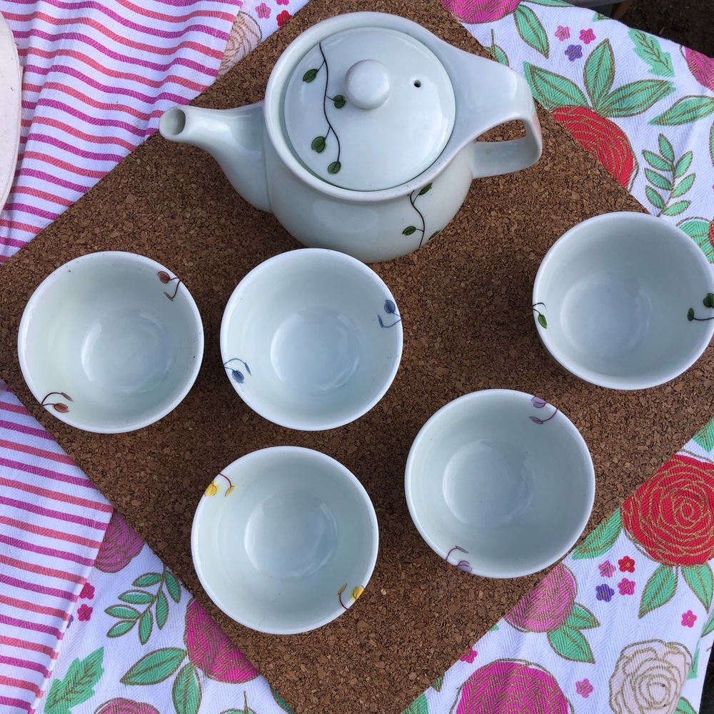 Tea Set - Picture 2 of 3